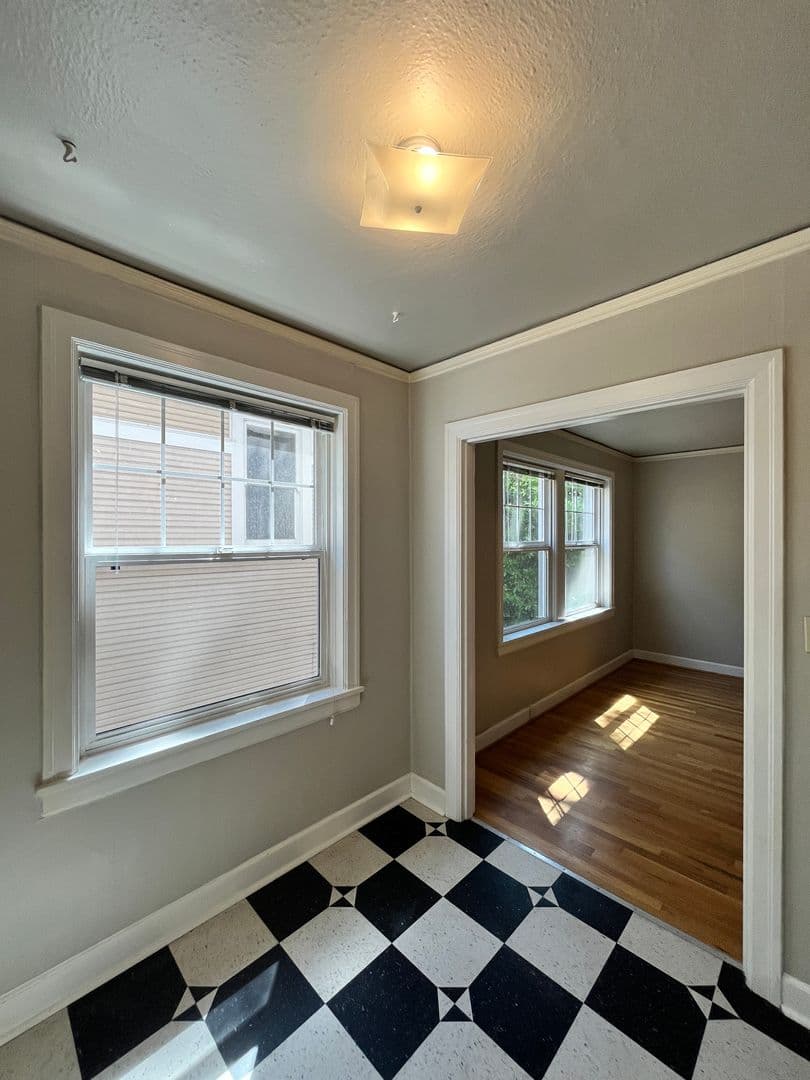 Portland Apartment: 1410 SE Belmont St