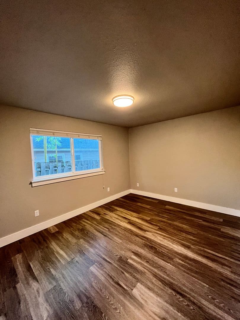 Portland Apartment: 3059 SE Alder St