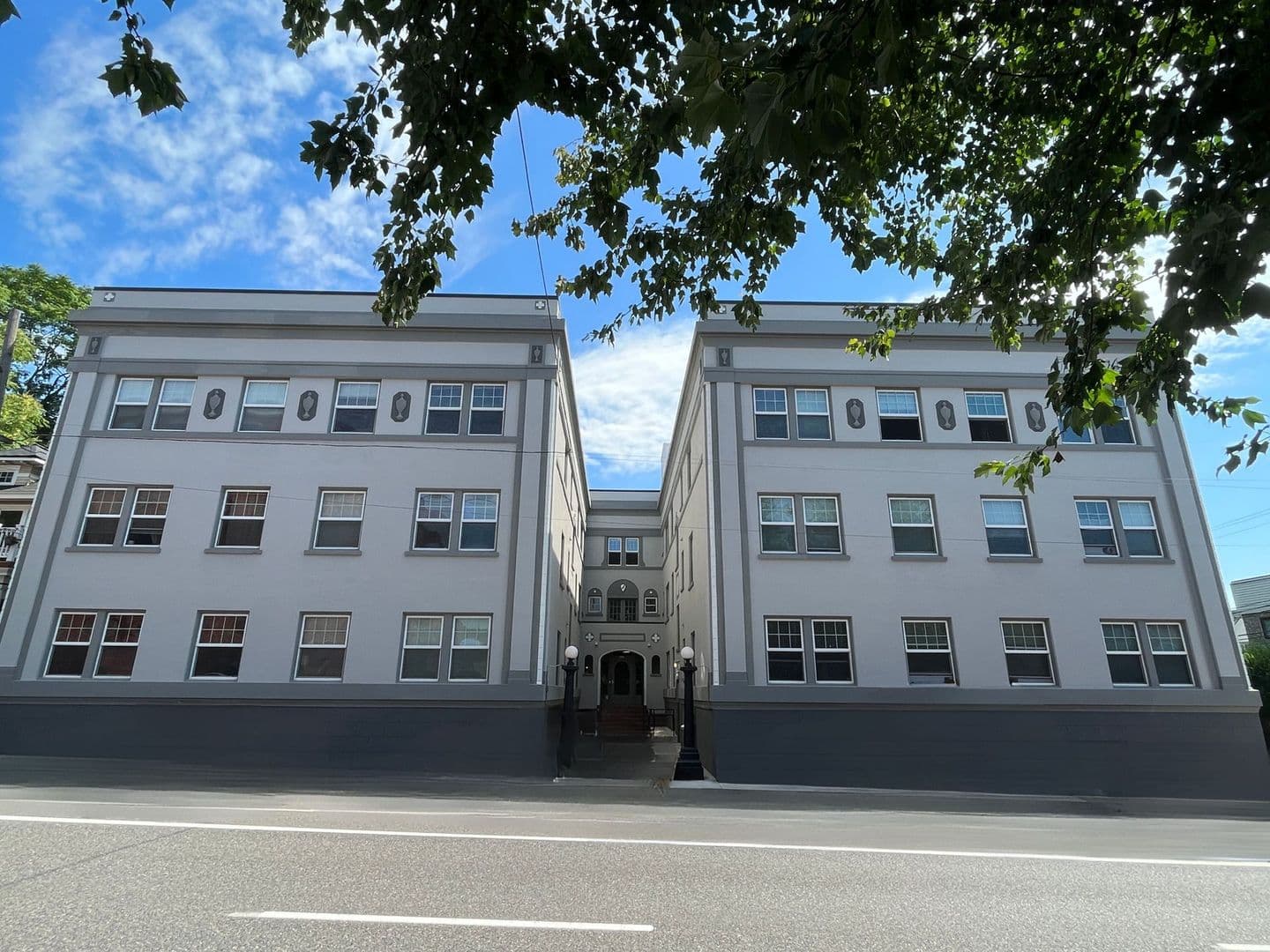 Portland Apartment: 1410 SE Belmont St