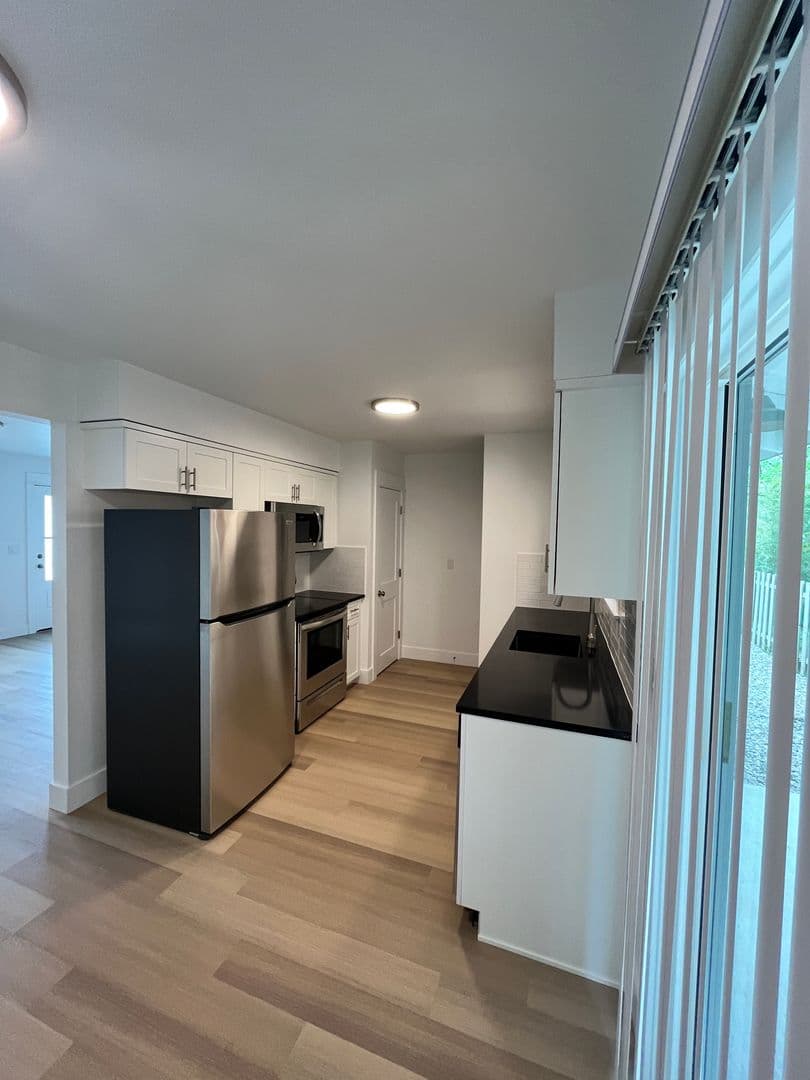Milwaukie Apartment: 3405 SE Harvey St
