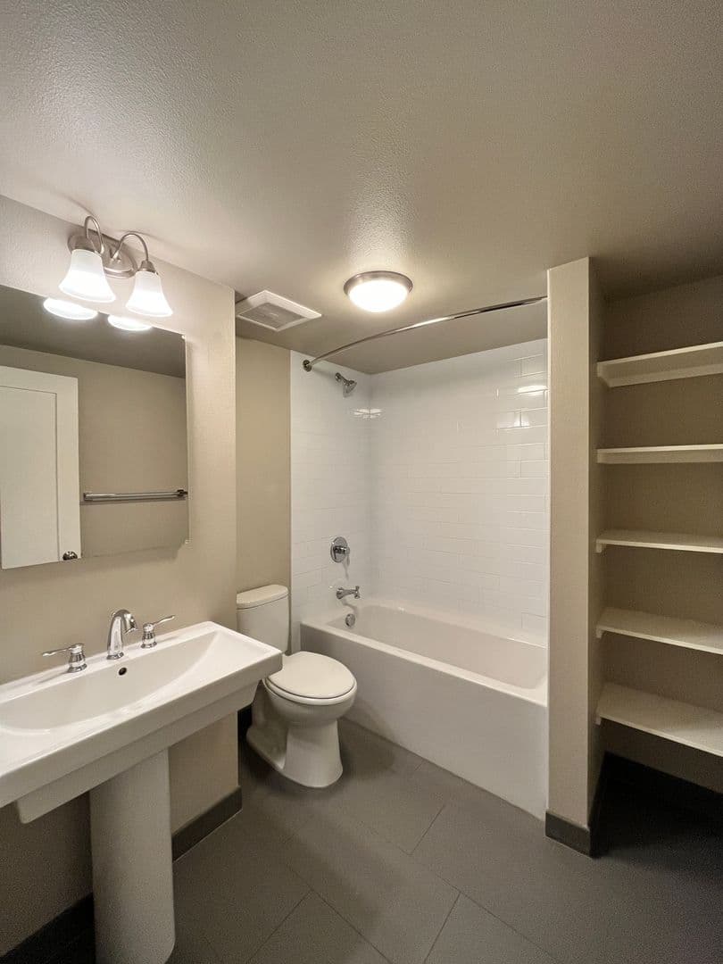 Portland Apartment: 2340-2350 SE 50th Ave
