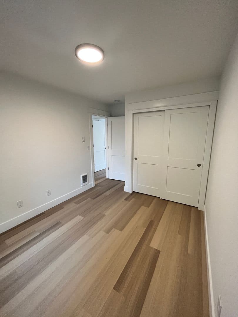 Milwaukie Apartment: 3405 SE Harvey St