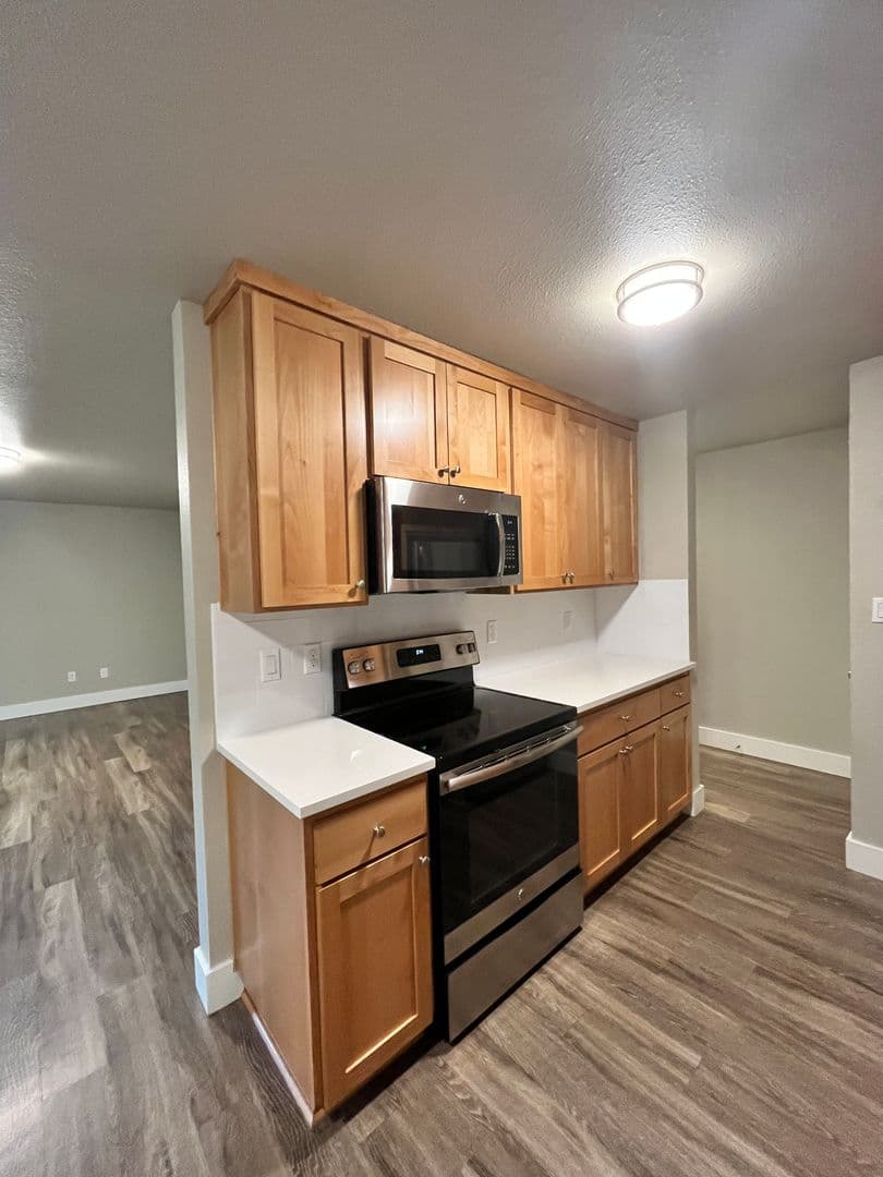 Portland Apartment: 3059 SE Alder St