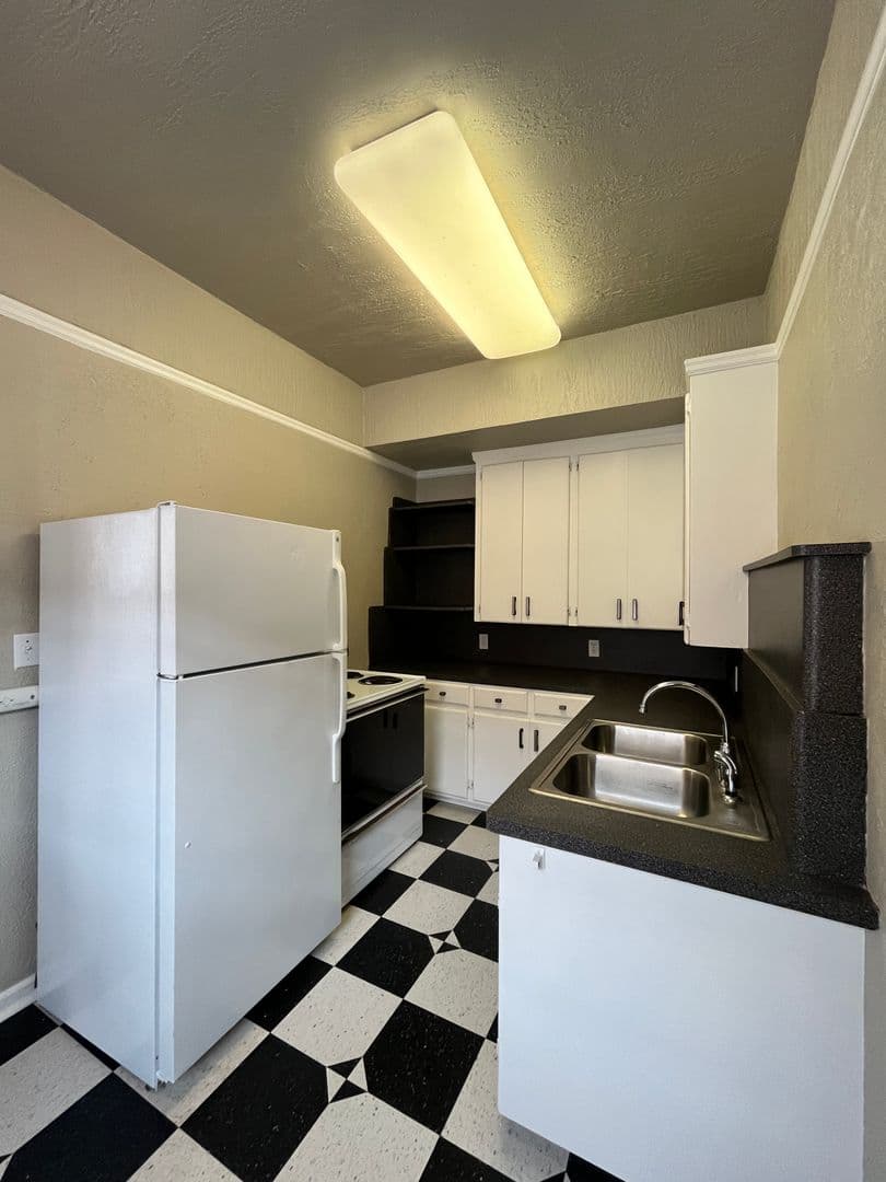 Portland Apartment: 1431 NE 21st Ave