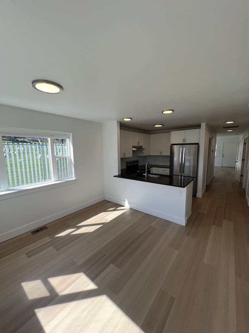 The Dalles Apartment: 1312 W 10th St