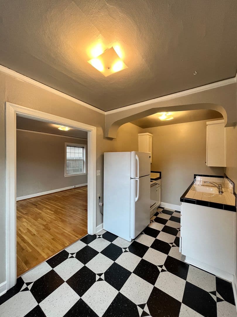 Portland Apartment: 1410 SE Belmont St