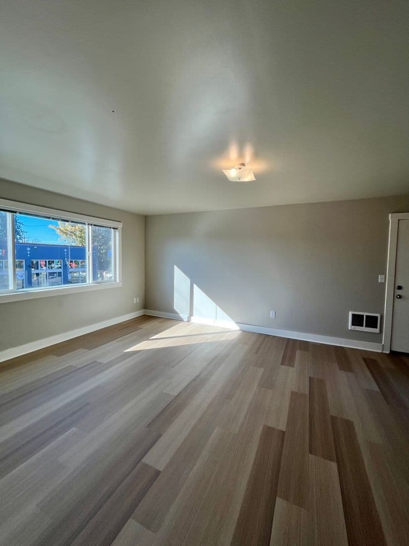 Portland Apartment: 2800 SE Gladstone St