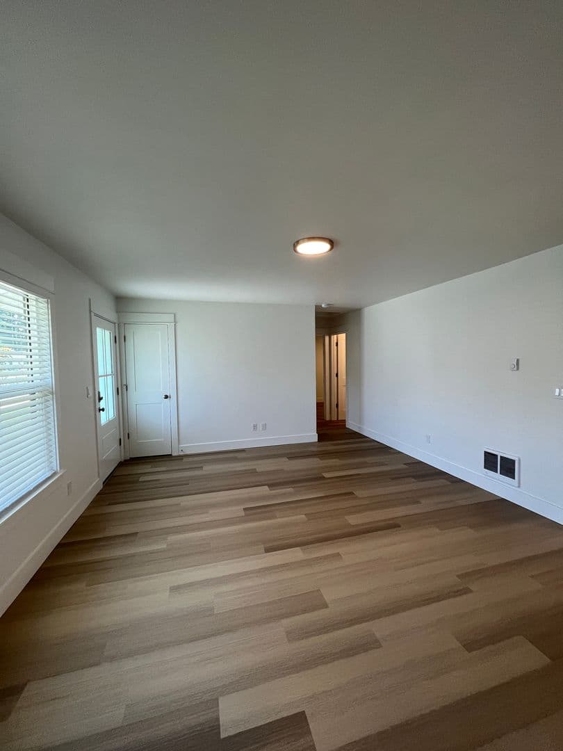 Milwaukie Apartment: 3405 SE Harvey St