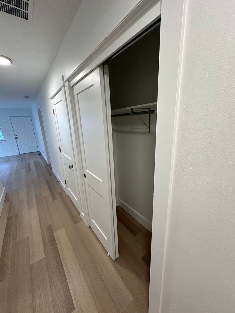 The Dalles Apartment: 1312 W 10th St