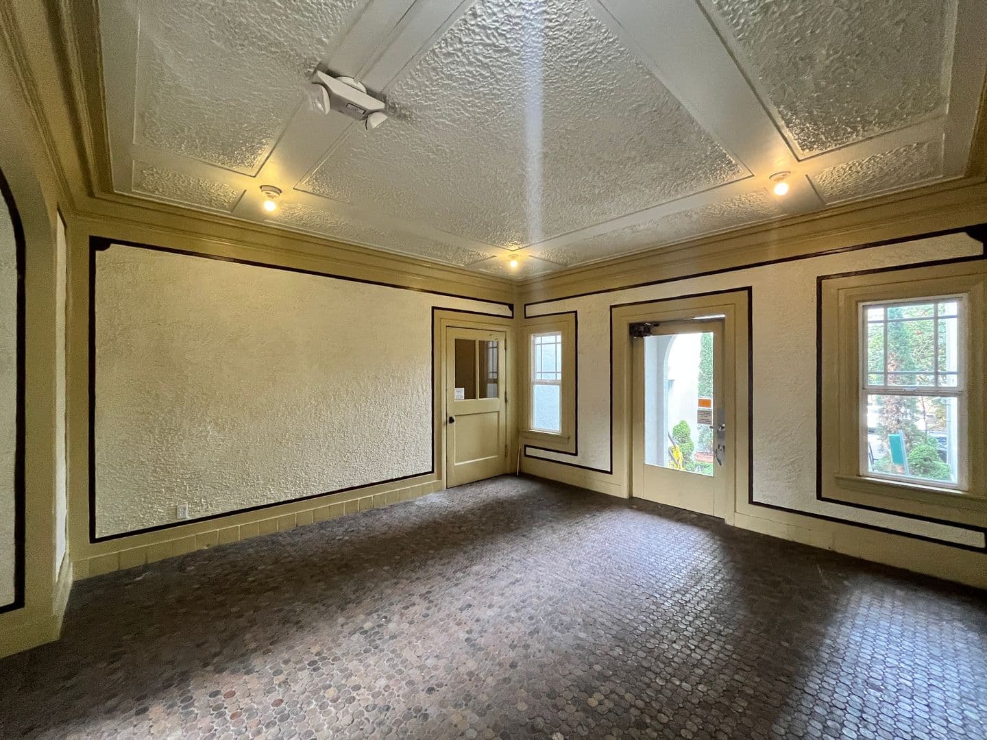 Portland Apartment: 1431 NE 21st Ave