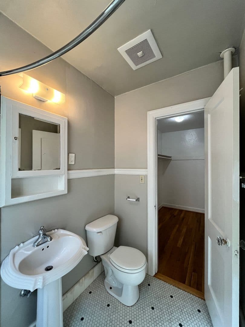 Portland Apartment: 1410 SE Belmont St