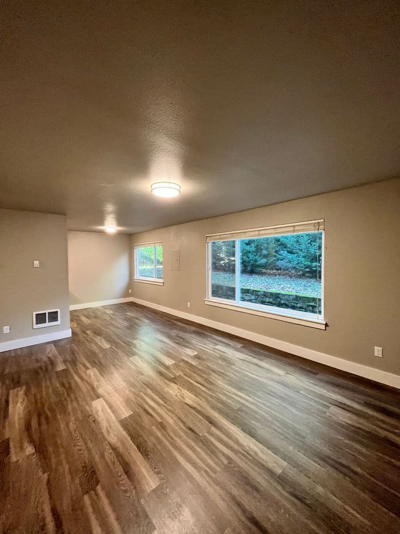 Portland Apartment: 3059 SE Alder St