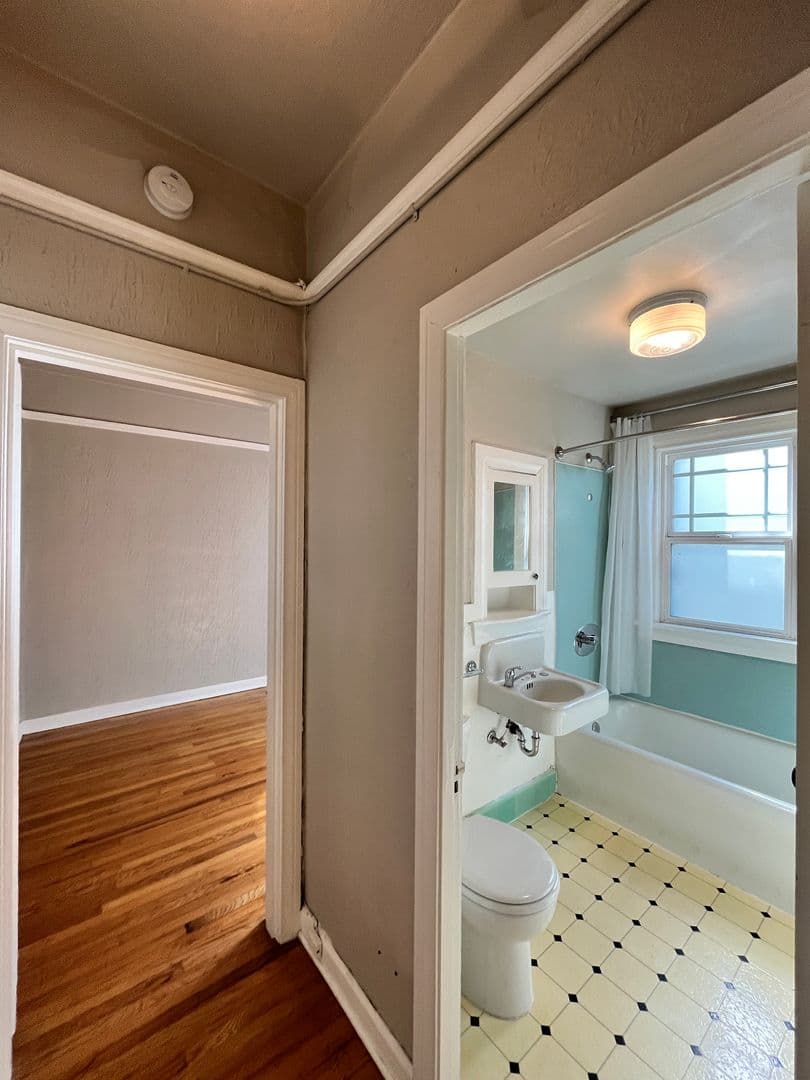 Portland Apartment: 1431 NE 21st Ave