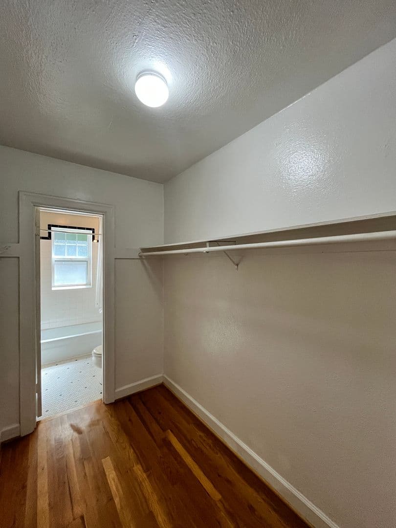Portland Apartment: 1410 SE Belmont St