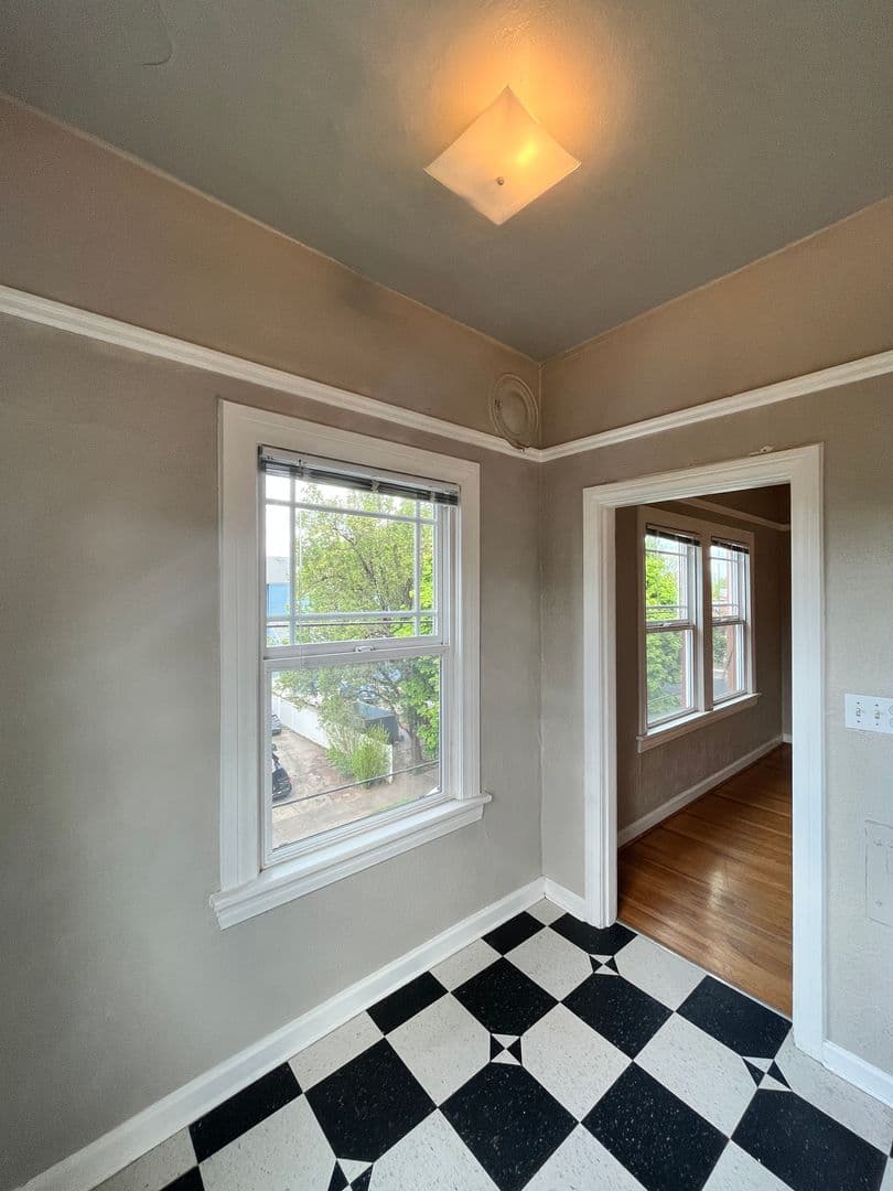 Portland Apartment: 1431 NE 21st Ave