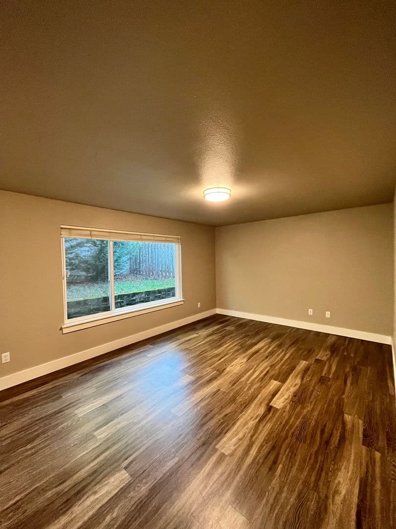 Portland Apartment: 3059 SE Alder St