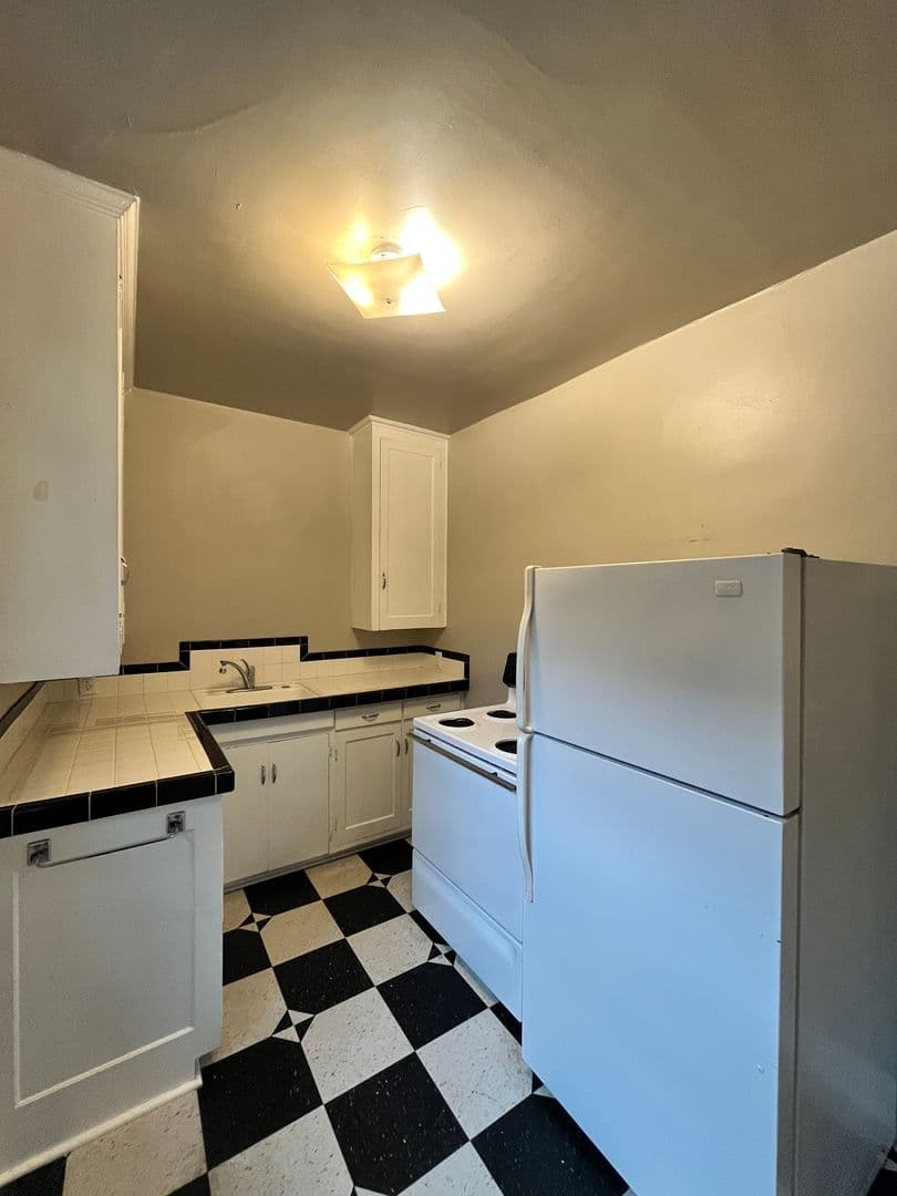 Portland Apartment: 1410 SE Belmont St