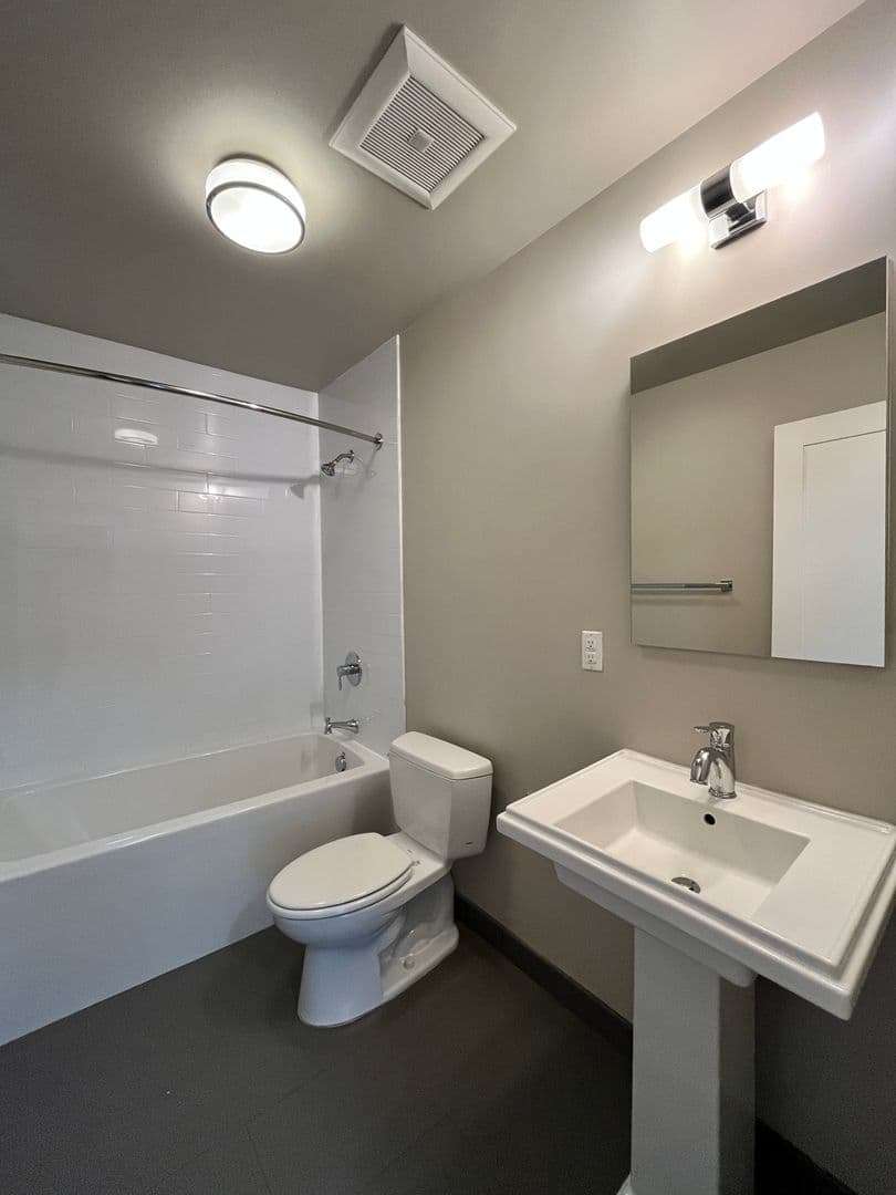 Portland Apartment: 1535 SE 29th Ave