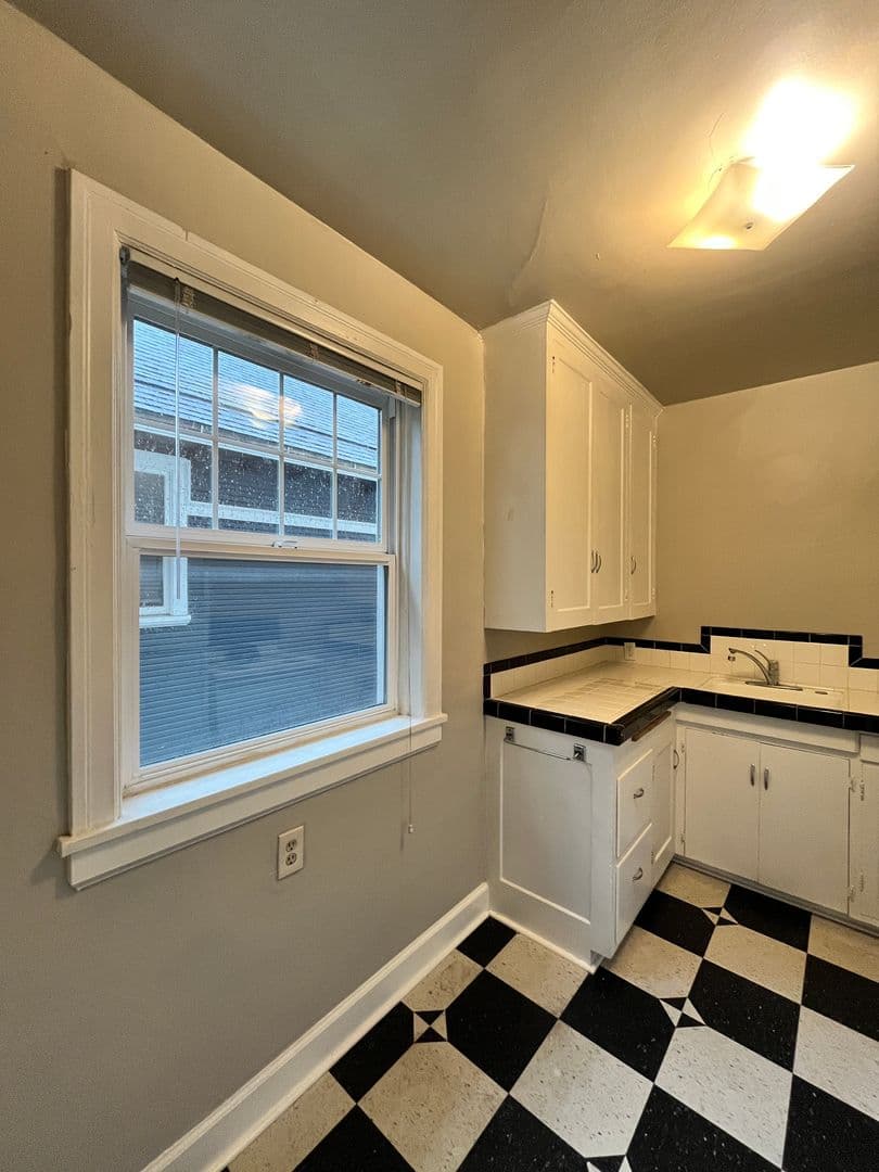 Portland Apartment: 1410 SE Belmont St