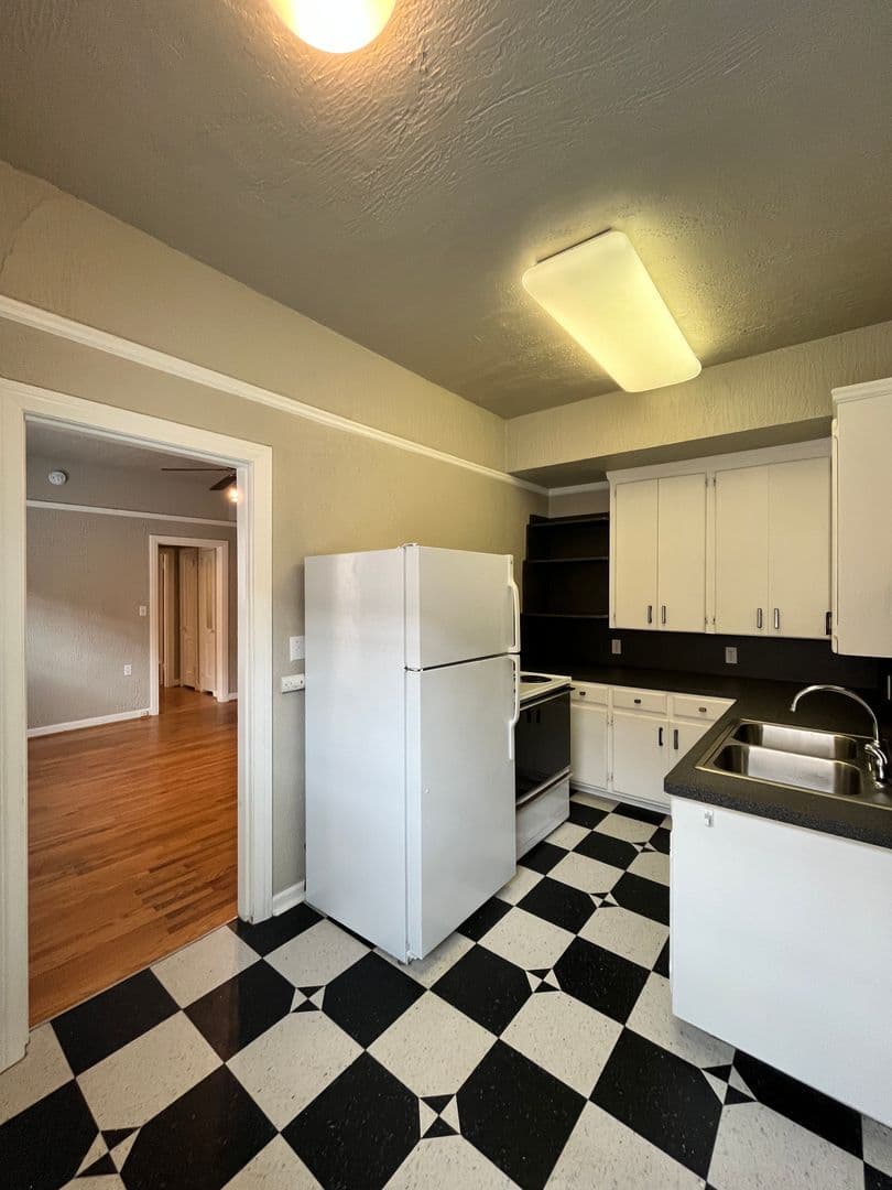 Portland Apartment: 1431 NE 21st Ave