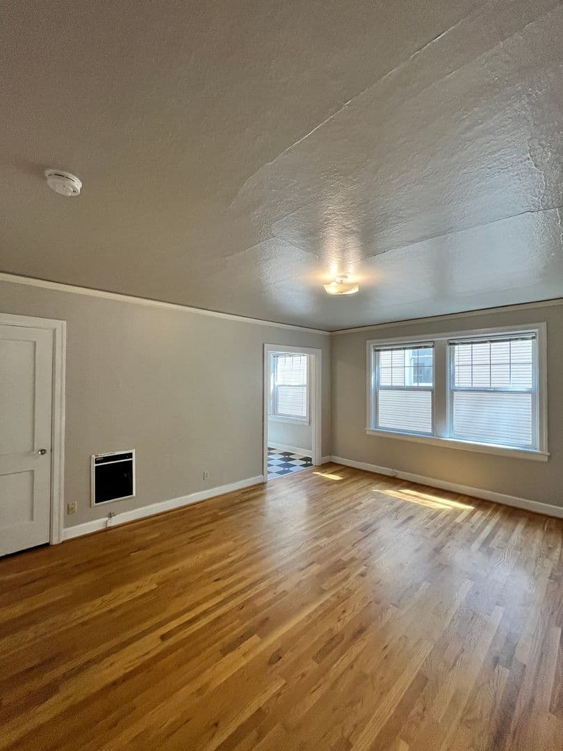 Portland Apartment: 1410 SE Belmont St