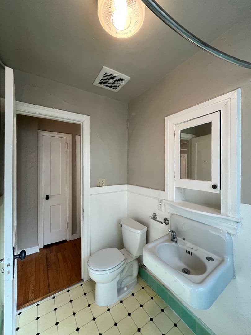 Portland Apartment: 1431 NE 21st Ave