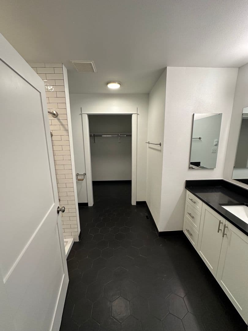 The Dalles Apartment: 1312 W 10th St