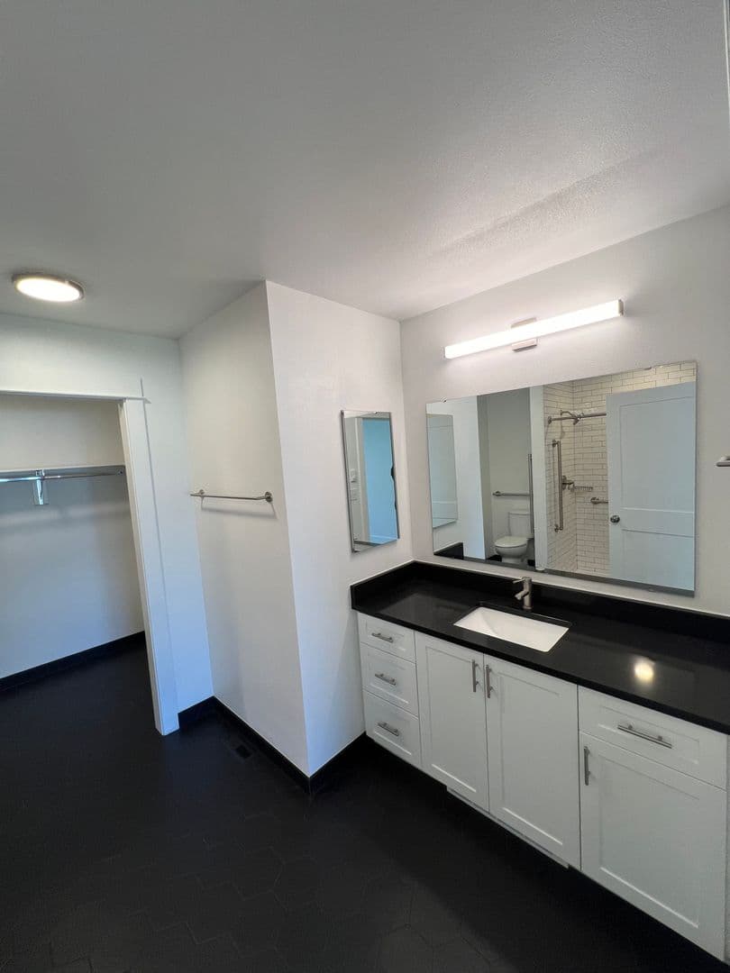 The Dalles Apartment: 1312 W 10th St