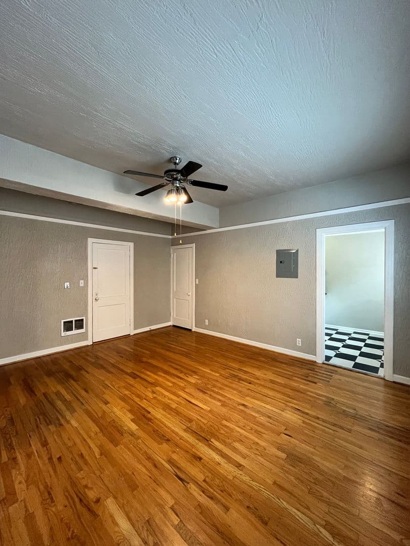 Portland Apartment: 1431 NE 21st Ave