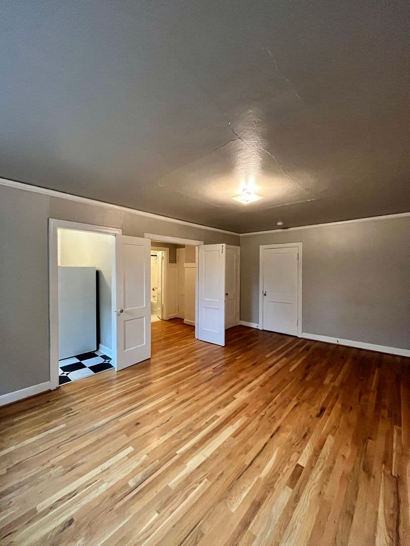 Portland Apartment: 1410 SE Belmont St