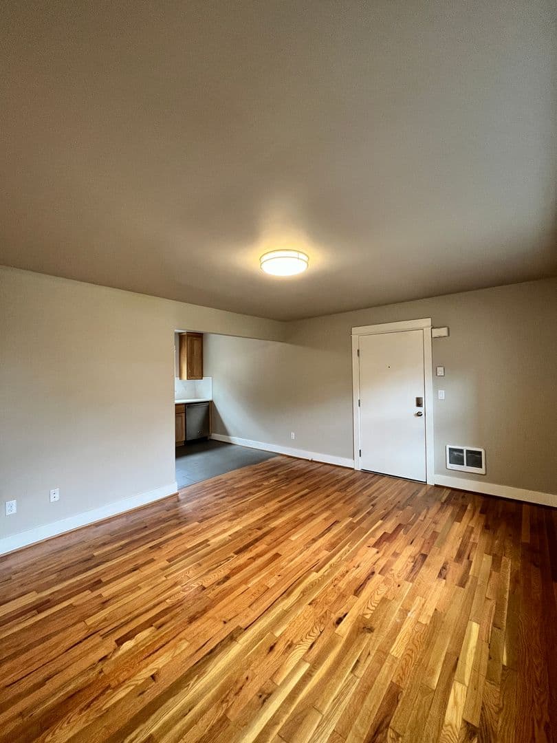 Portland Apartment: 1535 SE 29th Ave