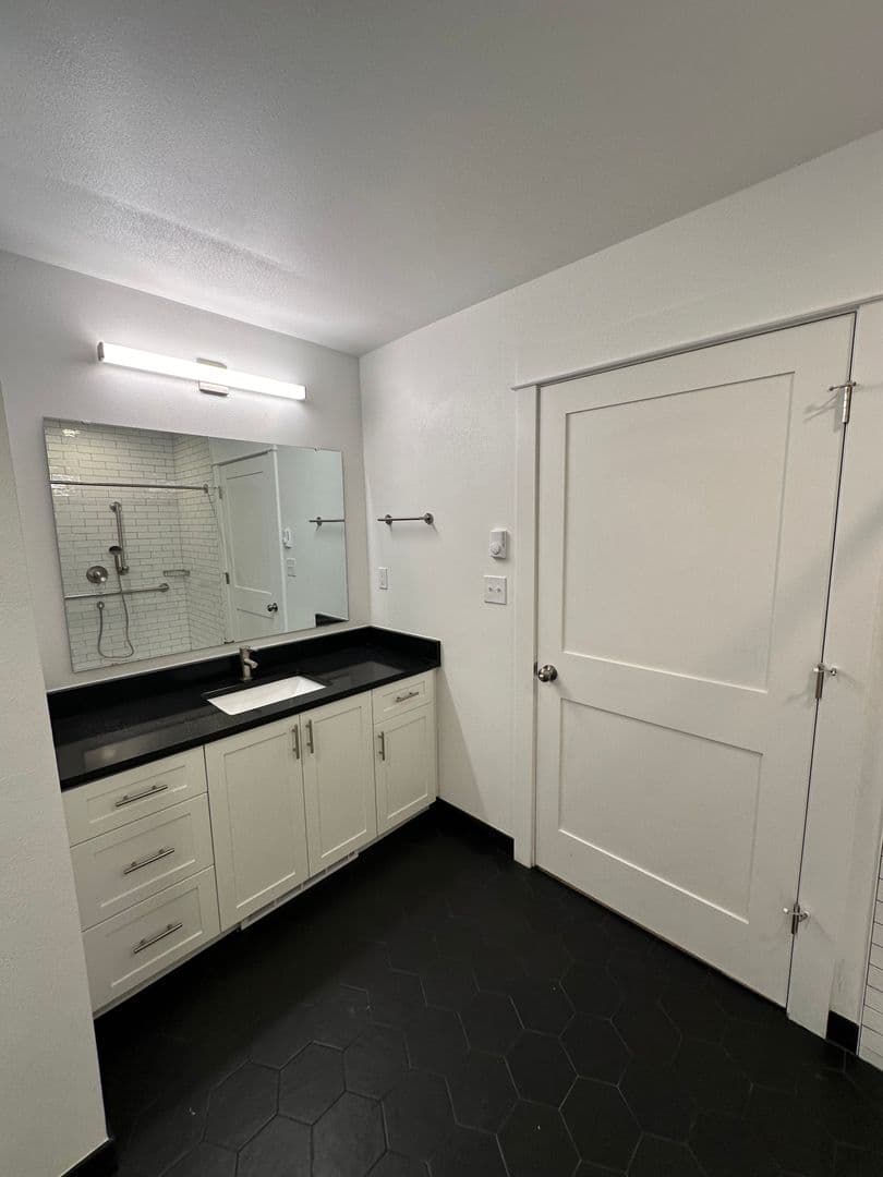 The Dalles Apartment: 1312 W 10th St