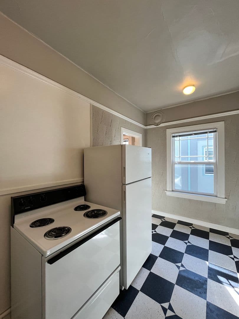 Portland Apartment: 1431 NE 21st Ave