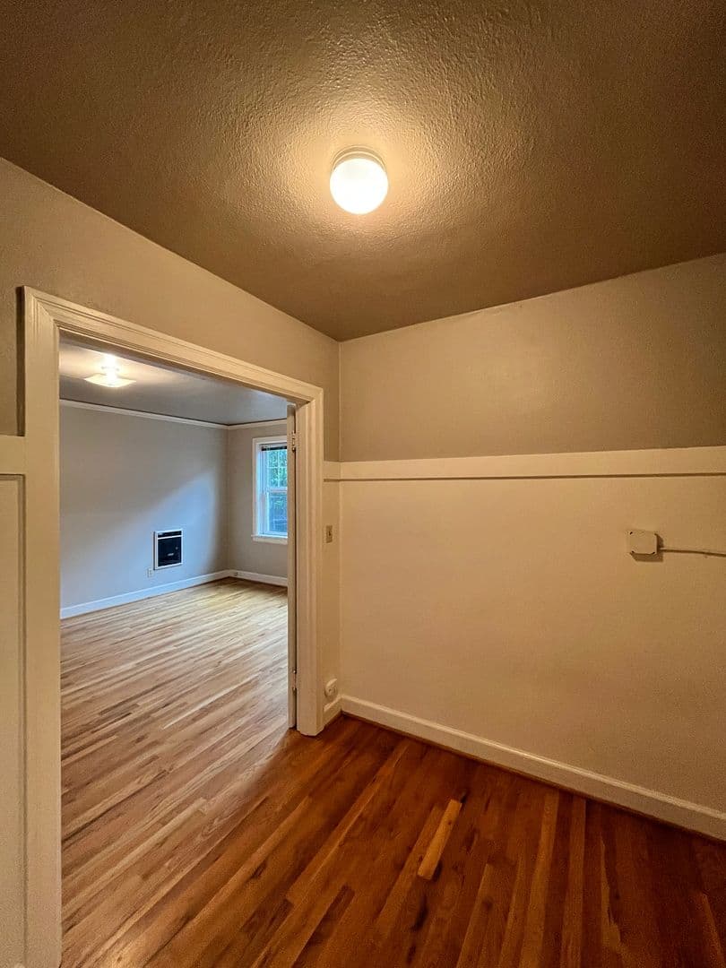 Portland Apartment: 1410 SE Belmont St