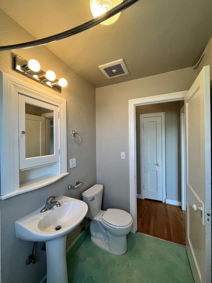 Portland Apartment: 1431 NE 21st Ave