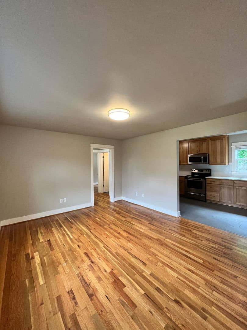 Portland Apartment: 1535 SE 29th Ave