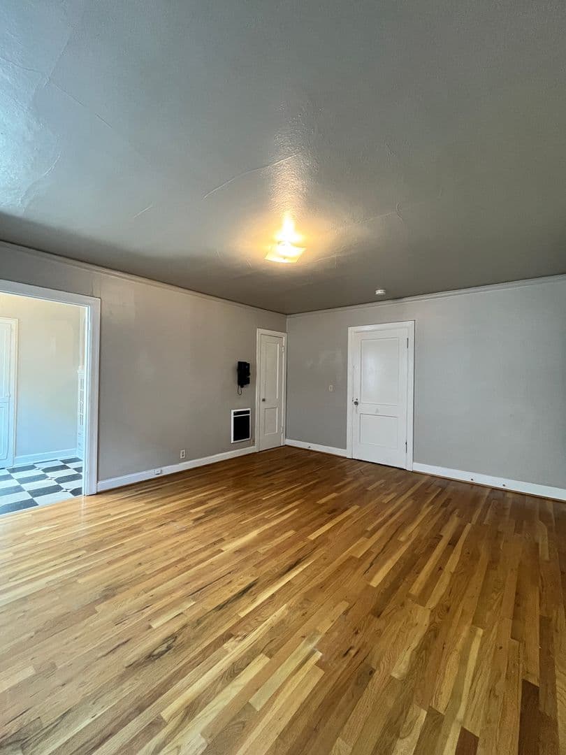 Portland Apartment: 1410 SE Belmont St