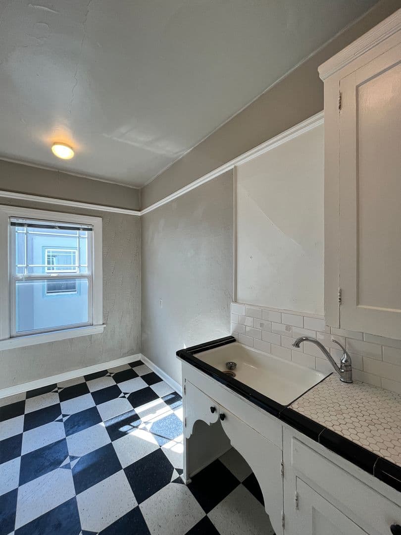 Portland Apartment: 1431 NE 21st Ave