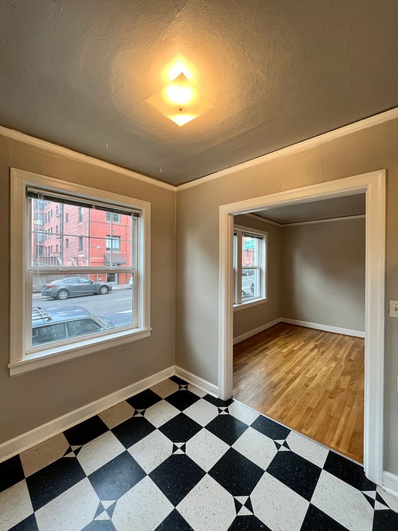 Portland Apartment: 1410 SE Belmont St