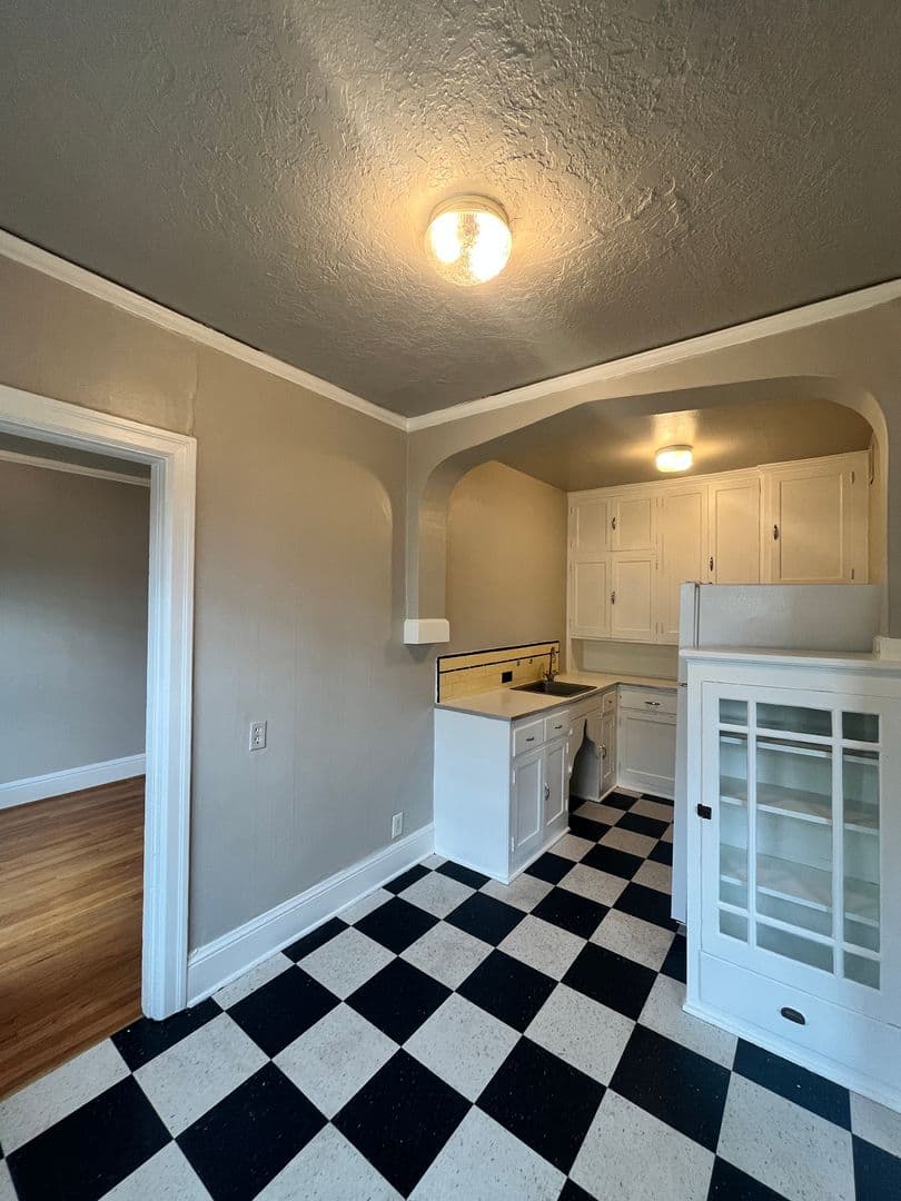 Portland Apartment: 1611 SE Belmont St