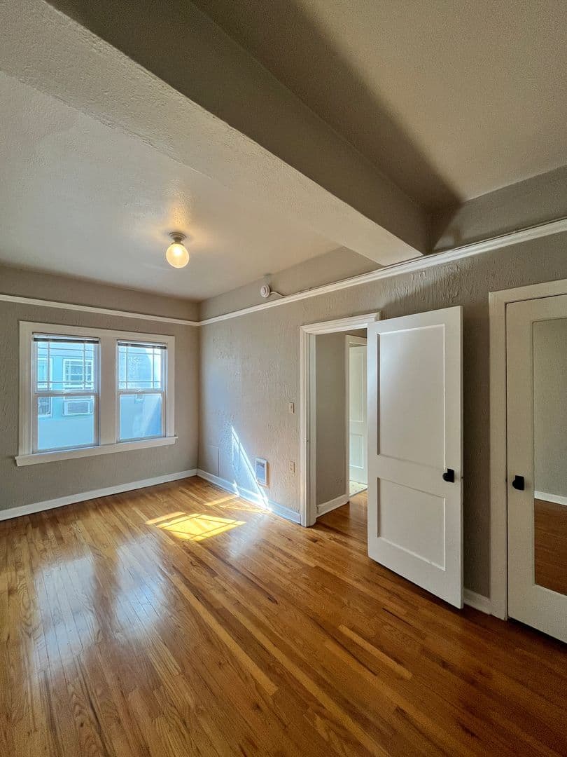 Portland Apartment: 1431 NE 21st Ave