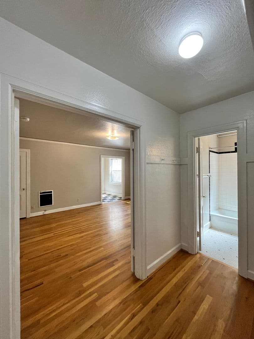 Portland Apartment: 1410 SE Belmont St