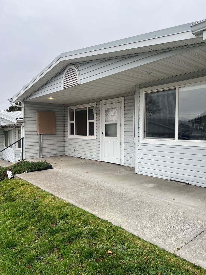 The Dalles Apartment: 1312 W 10th St