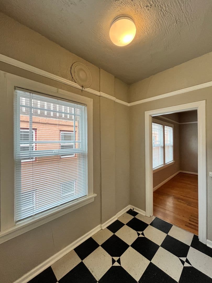 Portland Apartment: 1431 NE 21st Ave