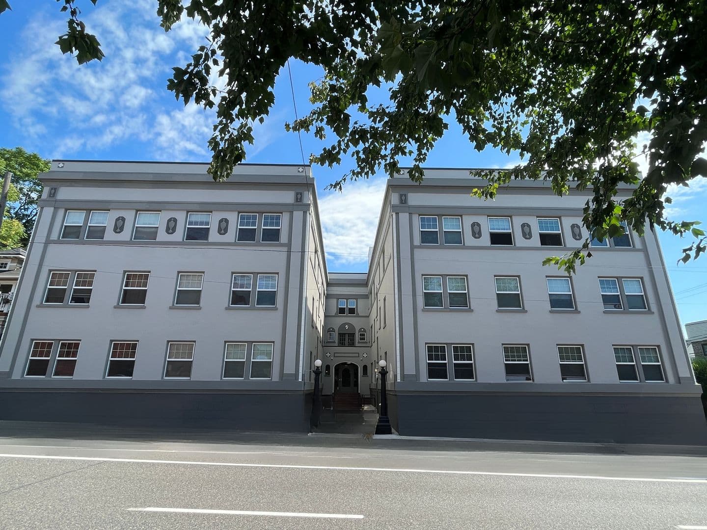 Portland Apartment: 1410 SE Belmont St