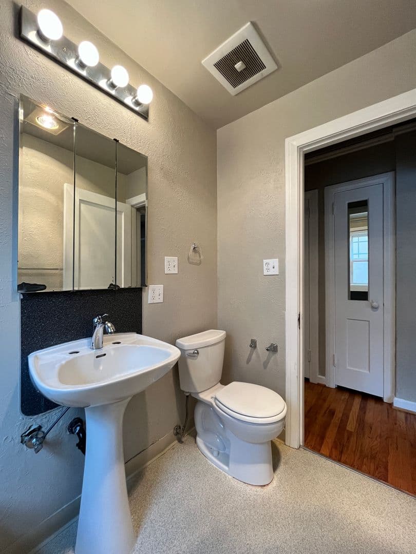 Portland Apartment: 1431 NE 21st Ave