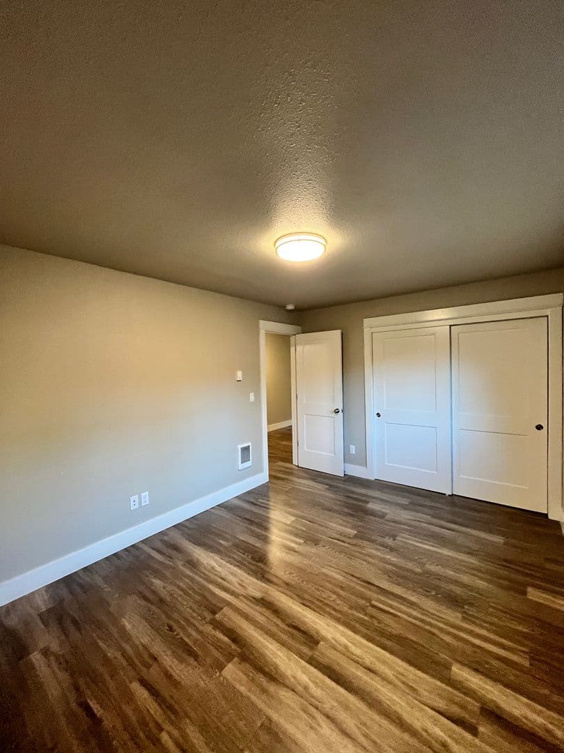 Portland Apartment: 3059 SE Alder St