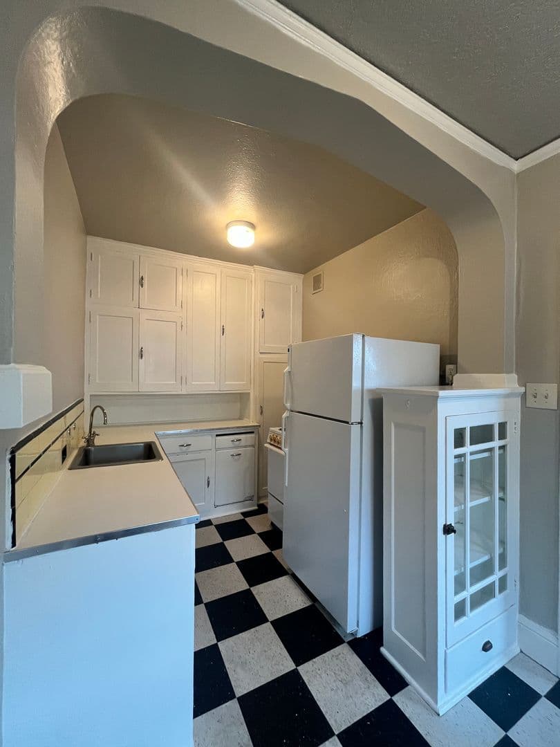 Portland Apartment: 1611 SE Belmont St