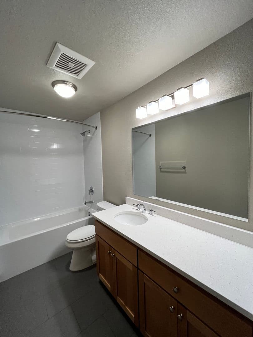 Portland Apartment: 3059 SE Alder St