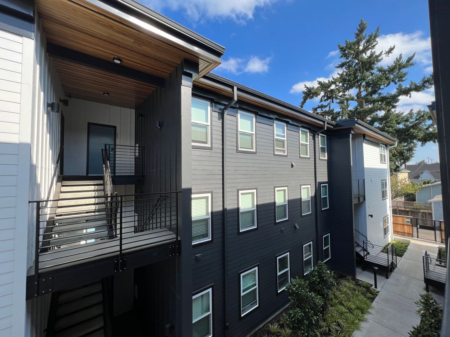 Portland Apartment: 6770-6780 N Maryland Ave